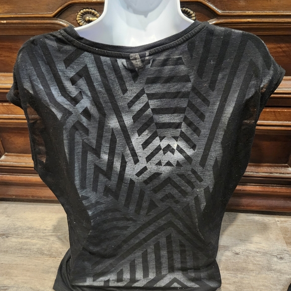 Ladies sz Sm S/L Tee Shirt BENCH - Picture 2 of 3